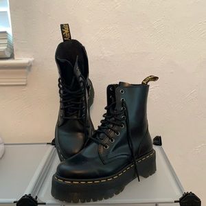 Platform black Dr. Martins